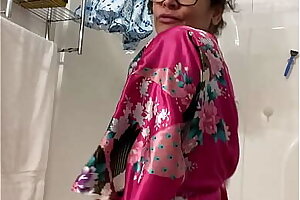 Anna Mature Mature latina dancing in her robe, have a preference for my onlyfans to see the big allow in onlyfans.com/annamariamaturelatina
